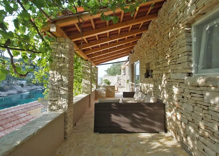 Stone House Mia